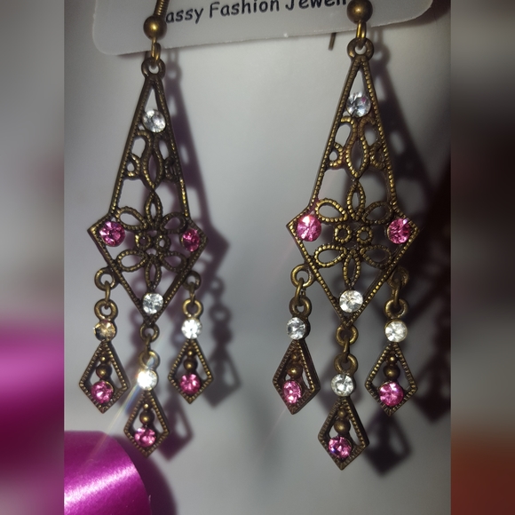 New Majestic teardrop rhinestone classy design earrings - Picture 2 of 12